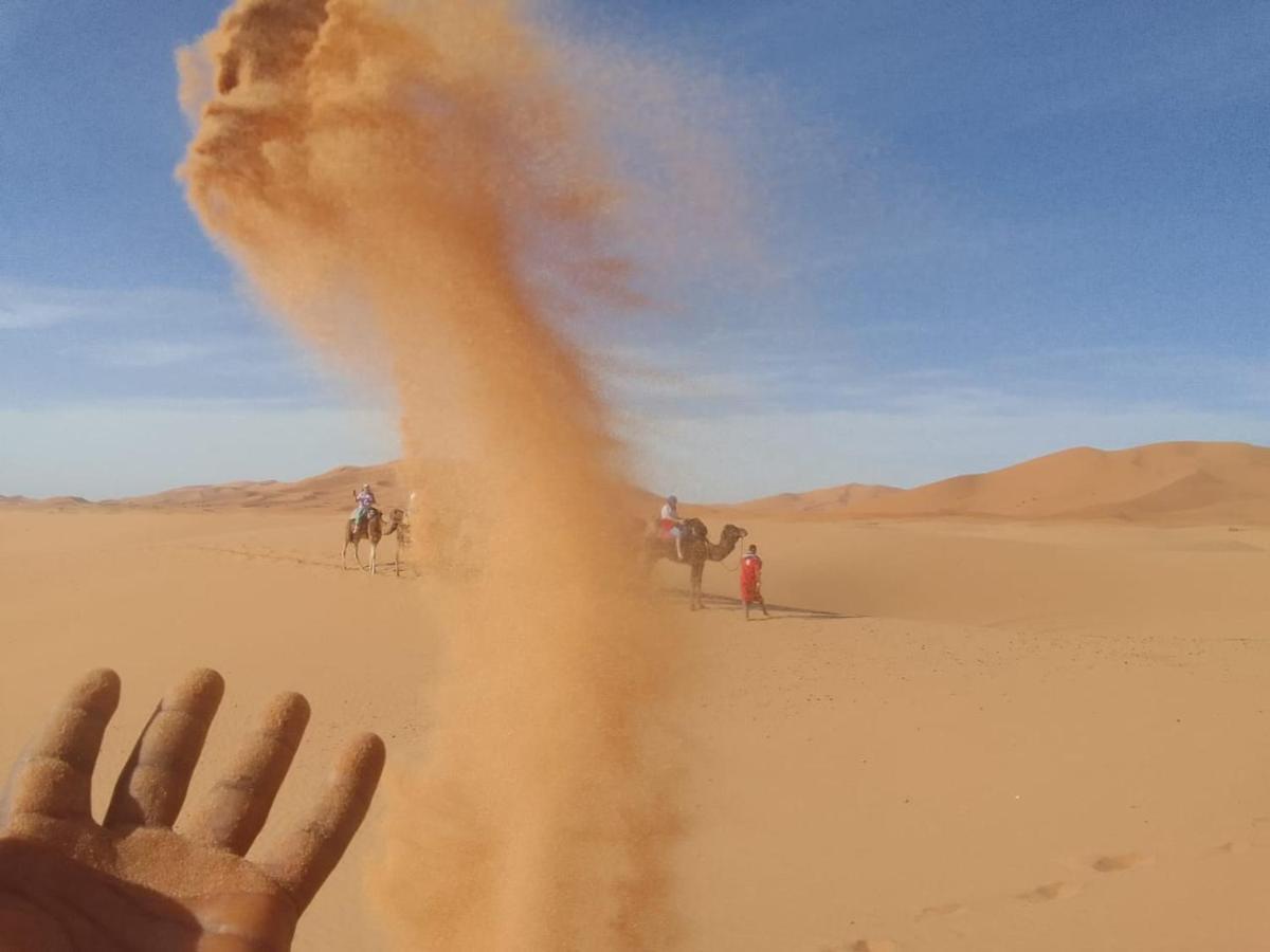 Camp Familia Erg Chebbi Hotel Мерцуга Екстериор снимка