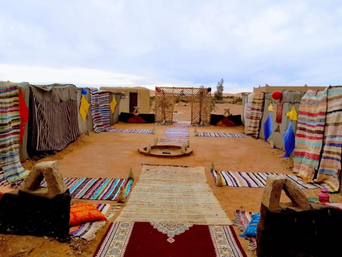 Camp Familia Erg Chebbi Hotel Мерцуга Екстериор снимка