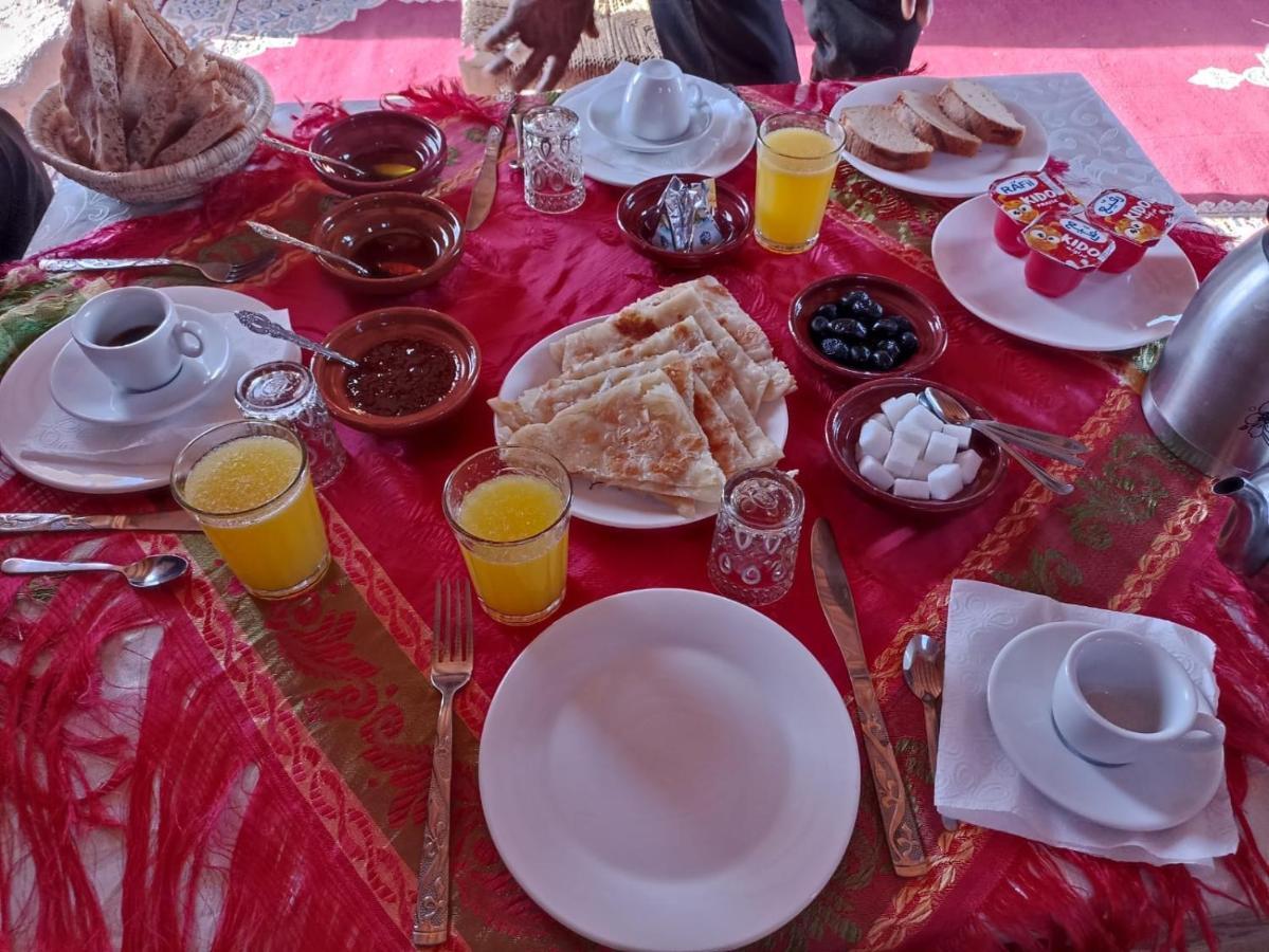 Camp Familia Erg Chebbi Hotel Мерцуга Екстериор снимка