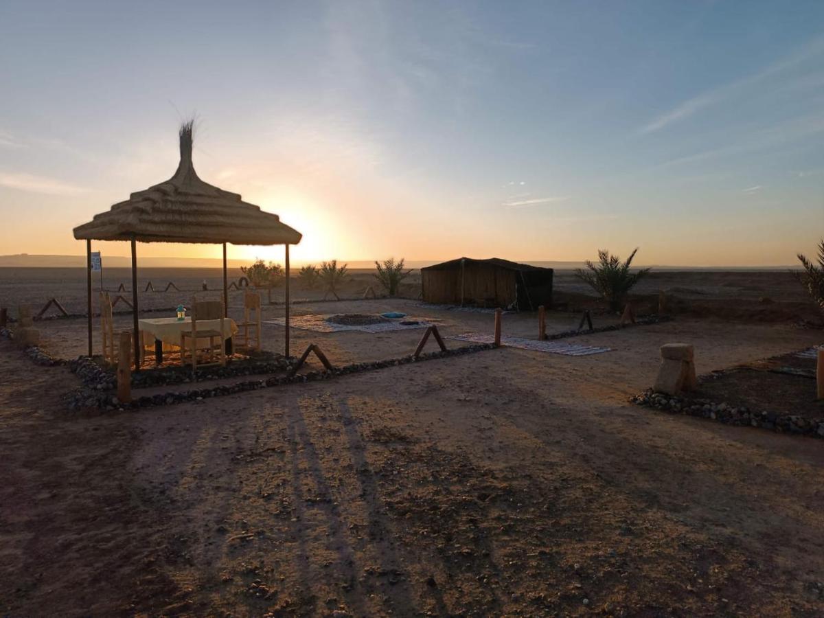 Camp Familia Erg Chebbi Hotel Мерцуга Екстериор снимка