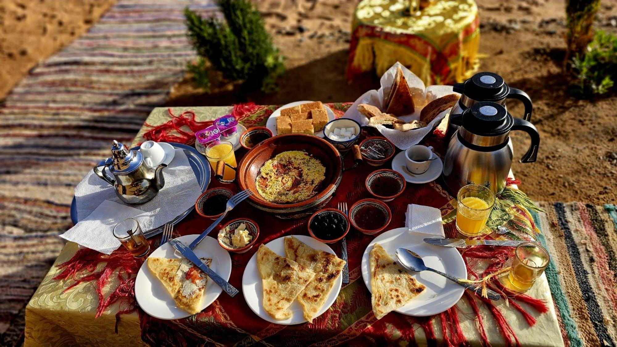 Camp Familia Erg Chebbi Hotel Мерцуга Екстериор снимка